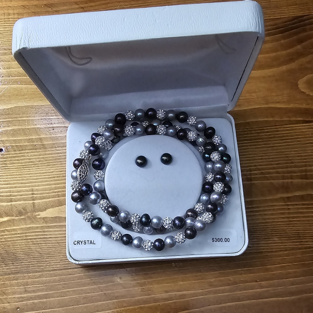 PearLustre by Imperial. Pearl Necklace,bracelet and Earrings.